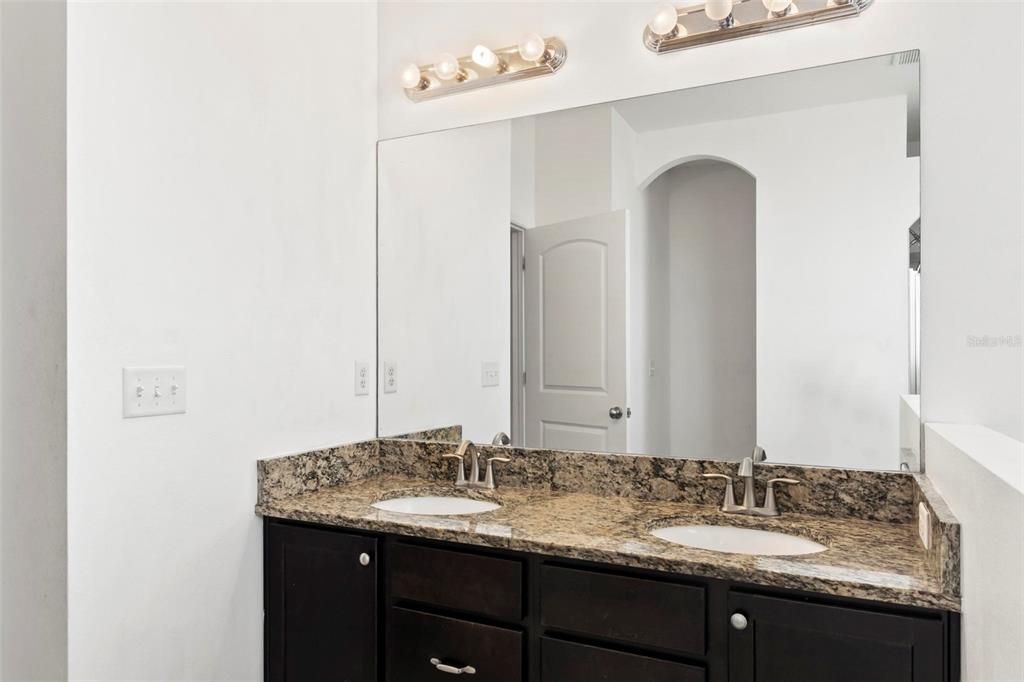 For Rent: $2,890 (5 beds, 2 baths, 2594 Square Feet)