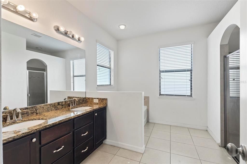 For Rent: $2,890 (5 beds, 2 baths, 2594 Square Feet)