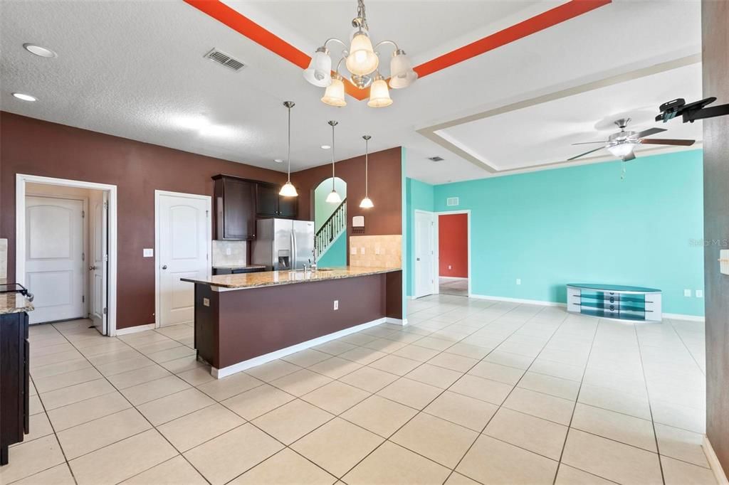 For Rent: $2,890 (5 beds, 2 baths, 2594 Square Feet)