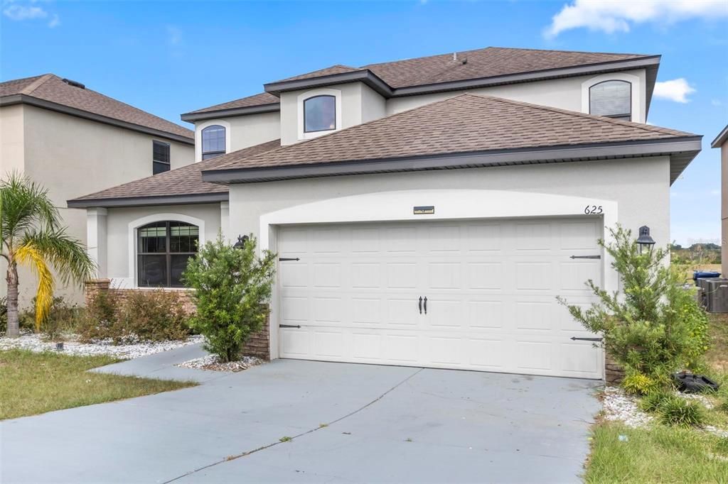 For Rent: $2,890 (5 beds, 2 baths, 2594 Square Feet)