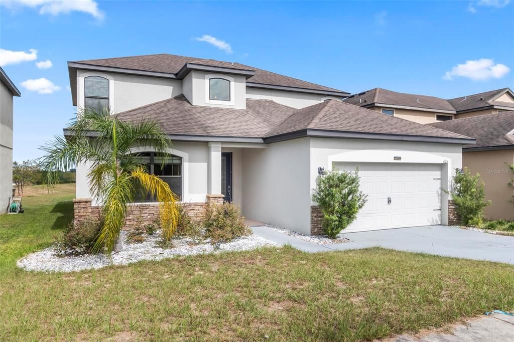 For Rent: $2,890 (5 beds, 2 baths, 2594 Square Feet)