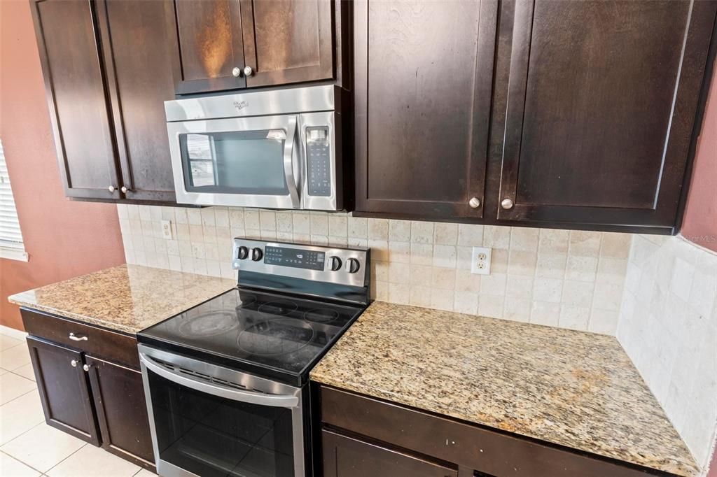 For Rent: $2,890 (5 beds, 2 baths, 2594 Square Feet)