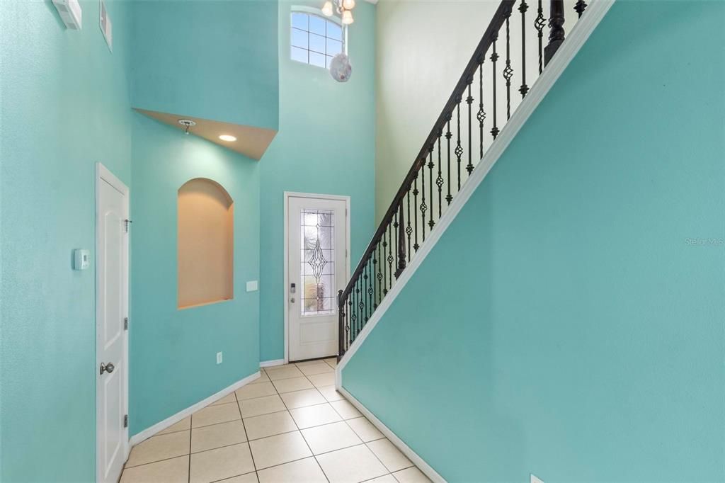 For Rent: $2,890 (5 beds, 2 baths, 2594 Square Feet)