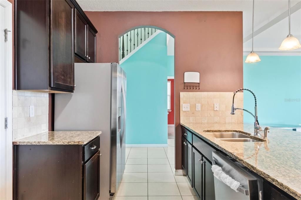 For Rent: $2,890 (5 beds, 2 baths, 2594 Square Feet)