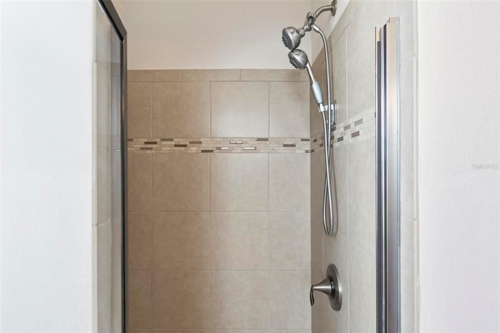 For Rent: $2,890 (5 beds, 2 baths, 2594 Square Feet)