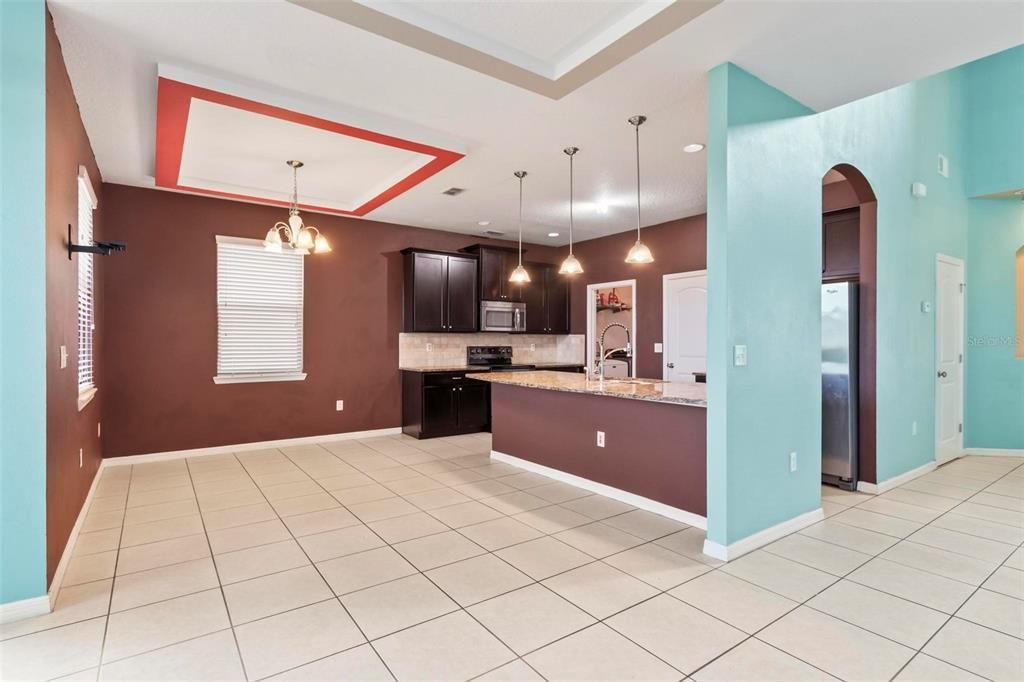 For Rent: $2,890 (5 beds, 2 baths, 2594 Square Feet)