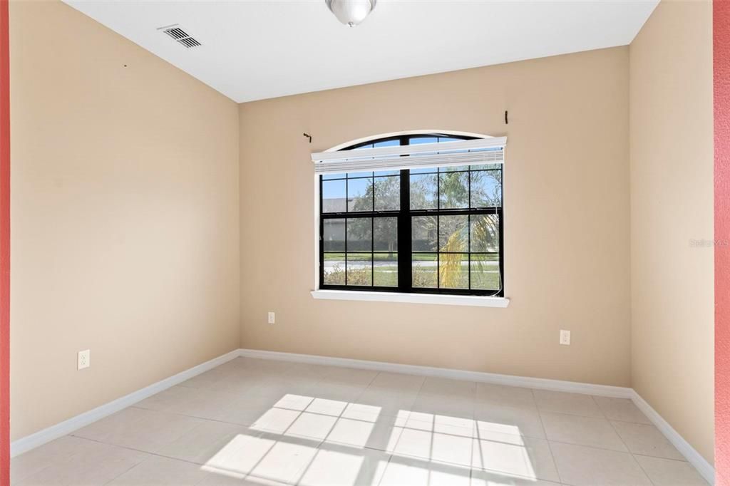 For Rent: $2,890 (5 beds, 2 baths, 2594 Square Feet)