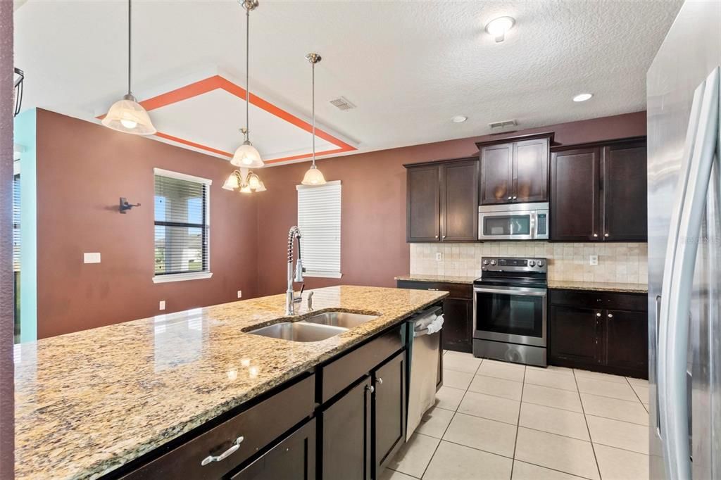 For Rent: $2,890 (5 beds, 2 baths, 2594 Square Feet)