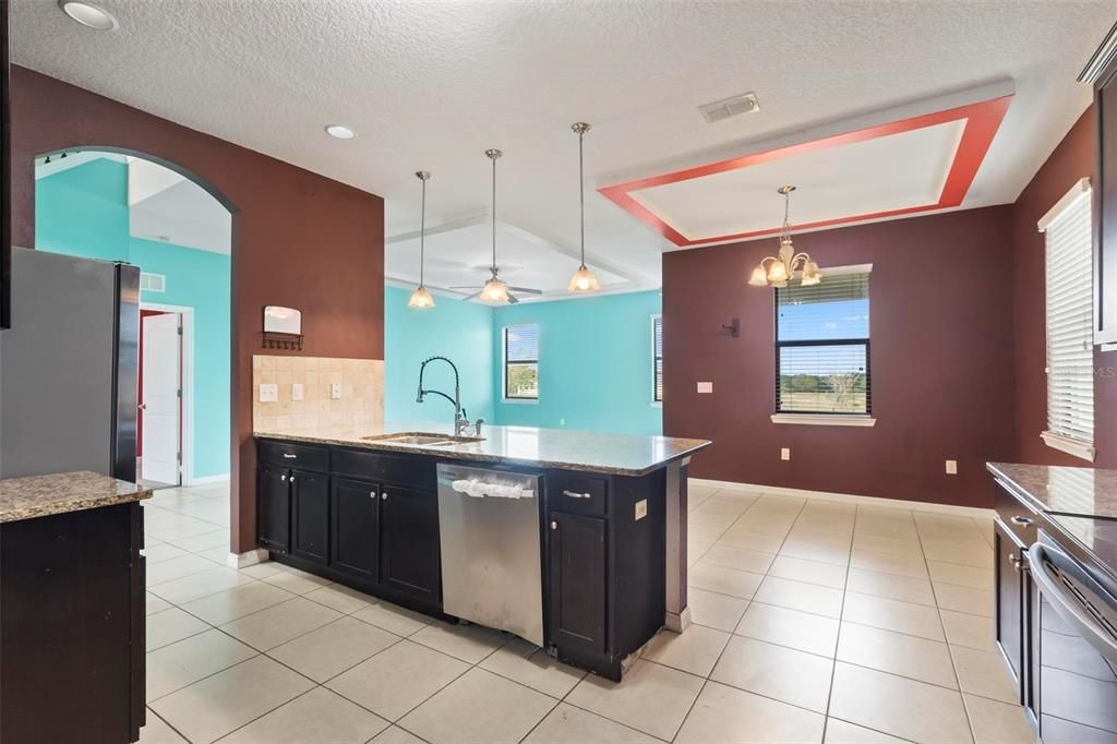 For Rent: $2,890 (5 beds, 2 baths, 2594 Square Feet)