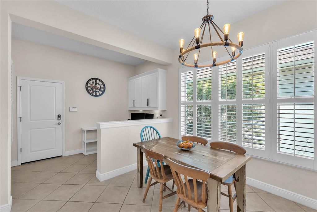 Под контрактом: $724,900 (4 спален, 3 ванн, 3135 Квадратных фут)