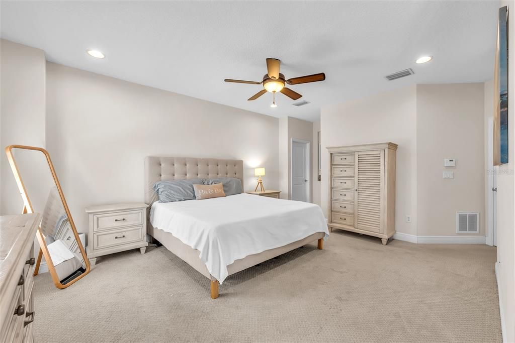 Под контрактом: $724,900 (4 спален, 3 ванн, 3135 Квадратных фут)