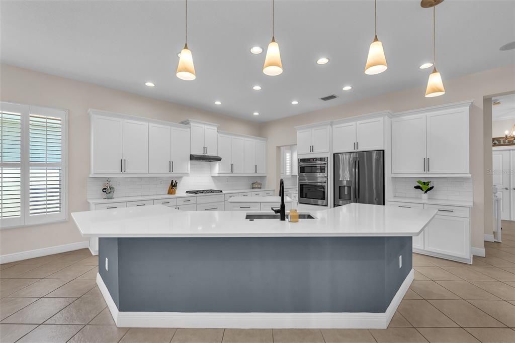 Под контрактом: $724,900 (4 спален, 3 ванн, 3135 Квадратных фут)