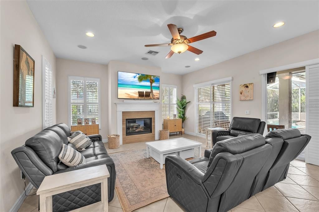 Под контрактом: $724,900 (4 спален, 3 ванн, 3135 Квадратных фут)