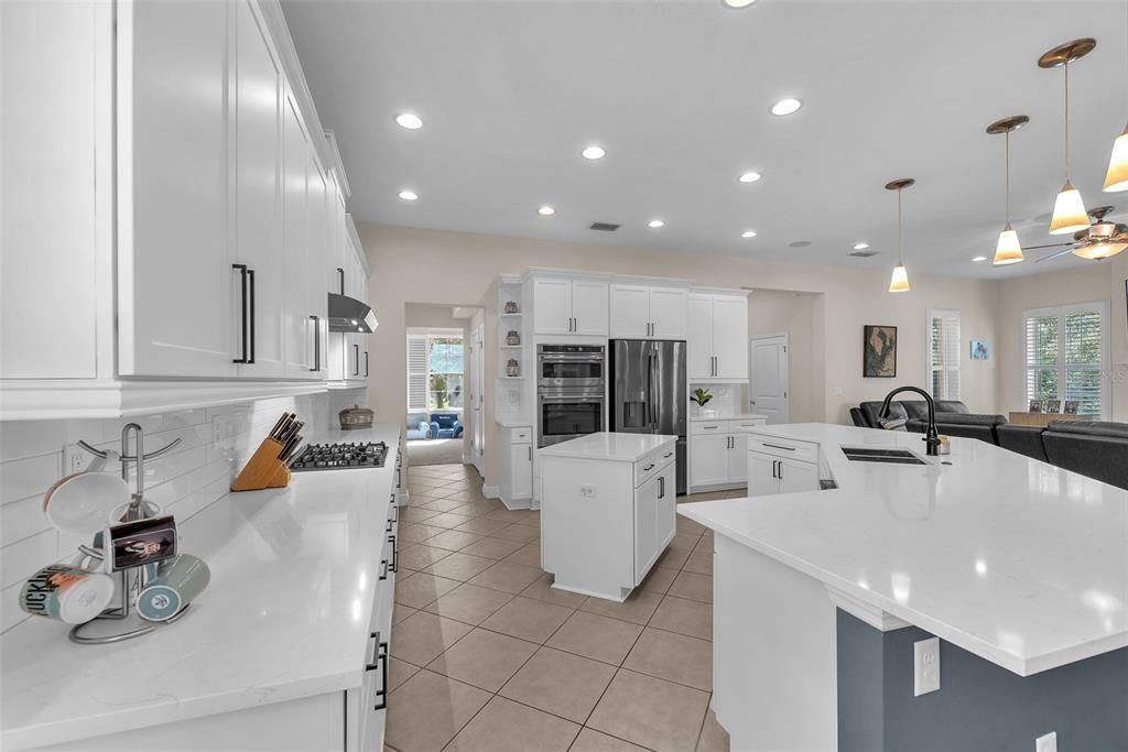 Под контрактом: $724,900 (4 спален, 3 ванн, 3135 Квадратных фут)