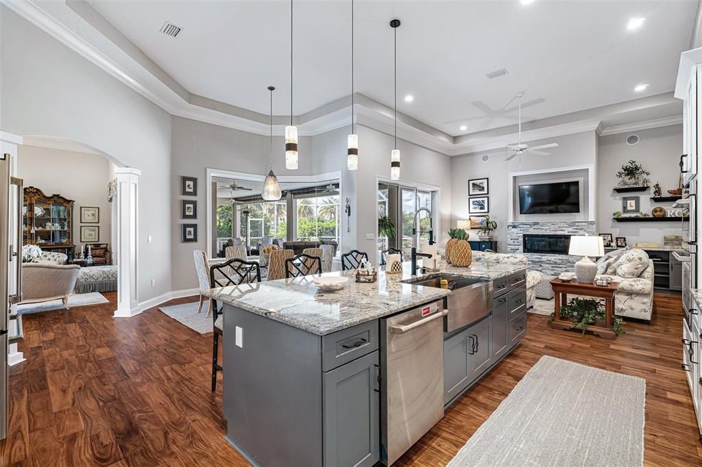 Под контрактом: $1,450,000 (5 спален, 4 ванн, 4225 Квадратных фут)