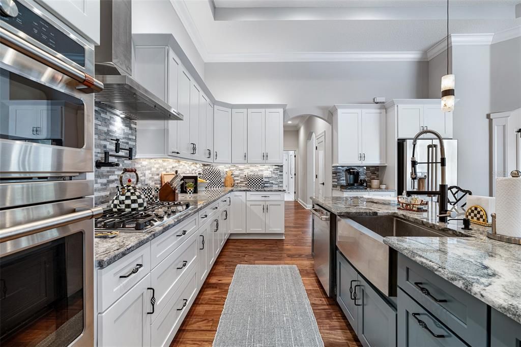 Под контрактом: $1,450,000 (5 спален, 4 ванн, 4225 Квадратных фут)