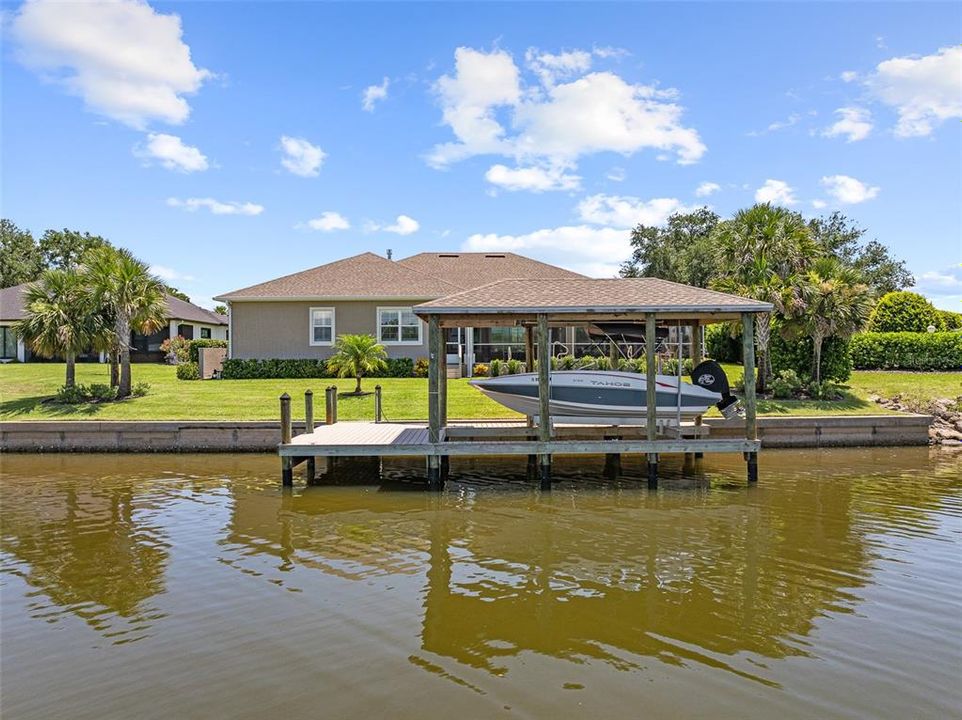 Под контрактом: $1,450,000 (5 спален, 4 ванн, 4225 Квадратных фут)