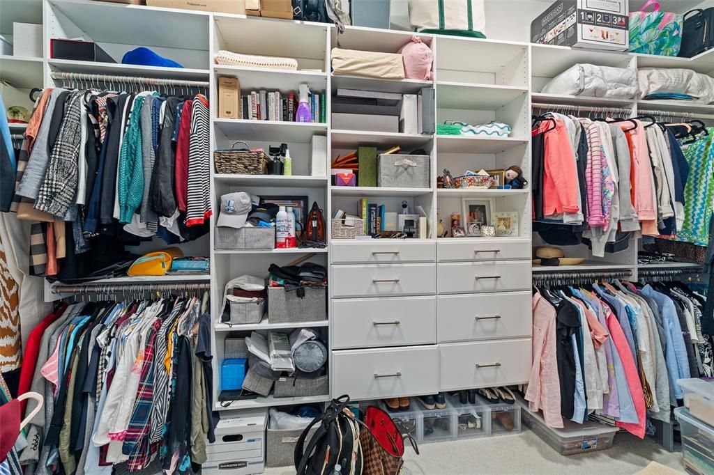 Под контрактом: $1,450,000 (5 спален, 4 ванн, 4225 Квадратных фут)