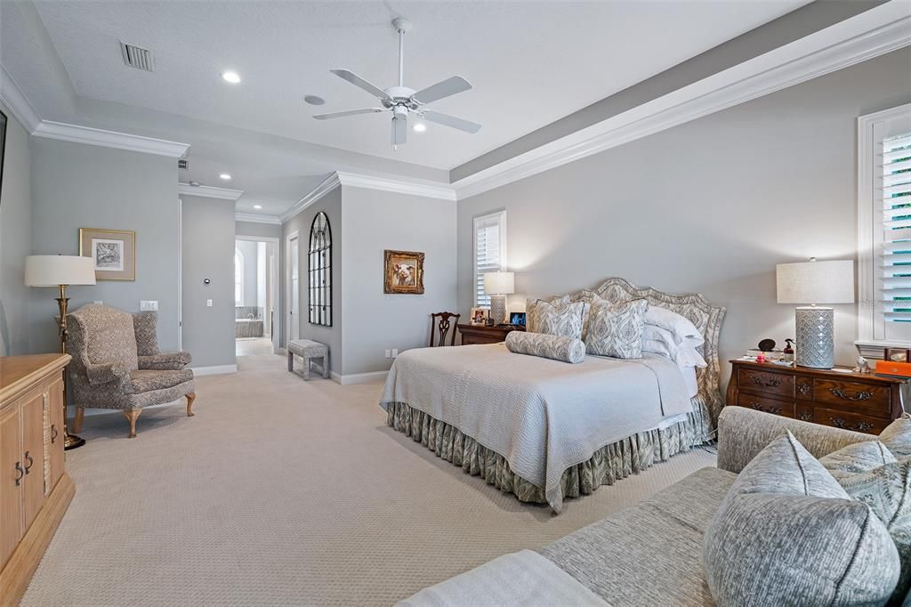 Под контрактом: $1,450,000 (5 спален, 4 ванн, 4225 Квадратных фут)