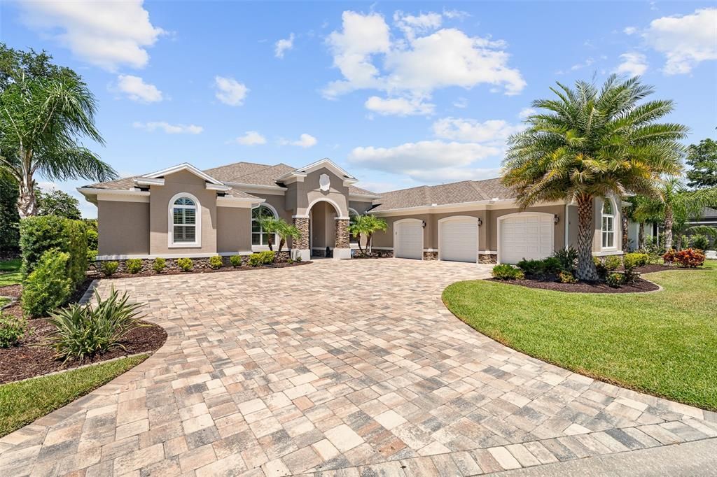 Под контрактом: $1,450,000 (5 спален, 4 ванн, 4225 Квадратных фут)