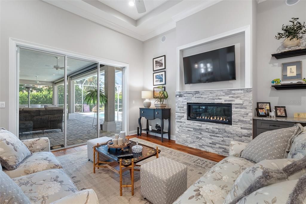 Под контрактом: $1,450,000 (5 спален, 4 ванн, 4225 Квадратных фут)