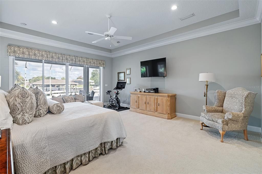 Под контрактом: $1,450,000 (5 спален, 4 ванн, 4225 Квадратных фут)