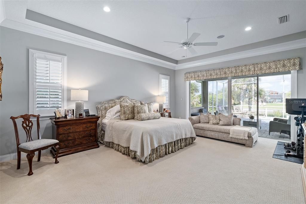 Под контрактом: $1,450,000 (5 спален, 4 ванн, 4225 Квадратных фут)