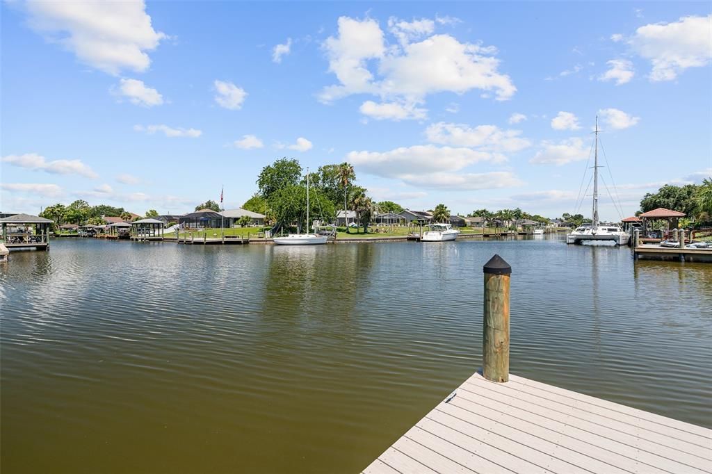 Под контрактом: $1,450,000 (5 спален, 4 ванн, 4225 Квадратных фут)