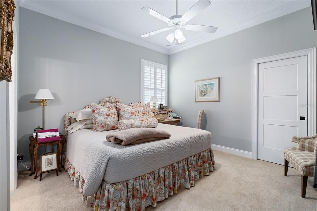 Под контрактом: $1,450,000 (5 спален, 4 ванн, 4225 Квадратных фут)