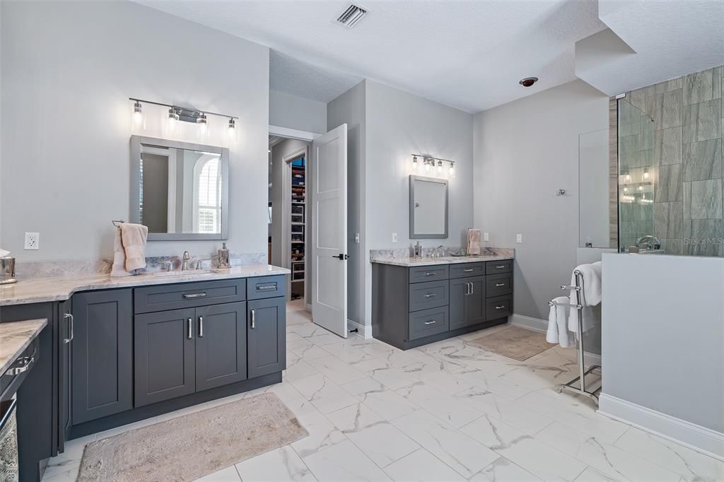 Под контрактом: $1,450,000 (5 спален, 4 ванн, 4225 Квадратных фут)