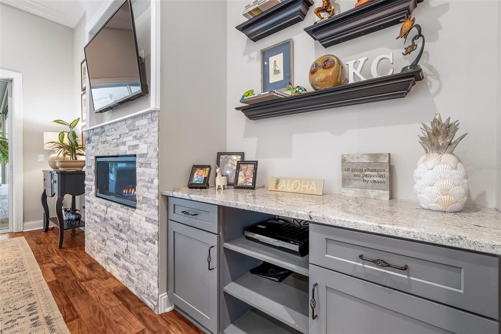 Под контрактом: $1,450,000 (5 спален, 4 ванн, 4225 Квадратных фут)