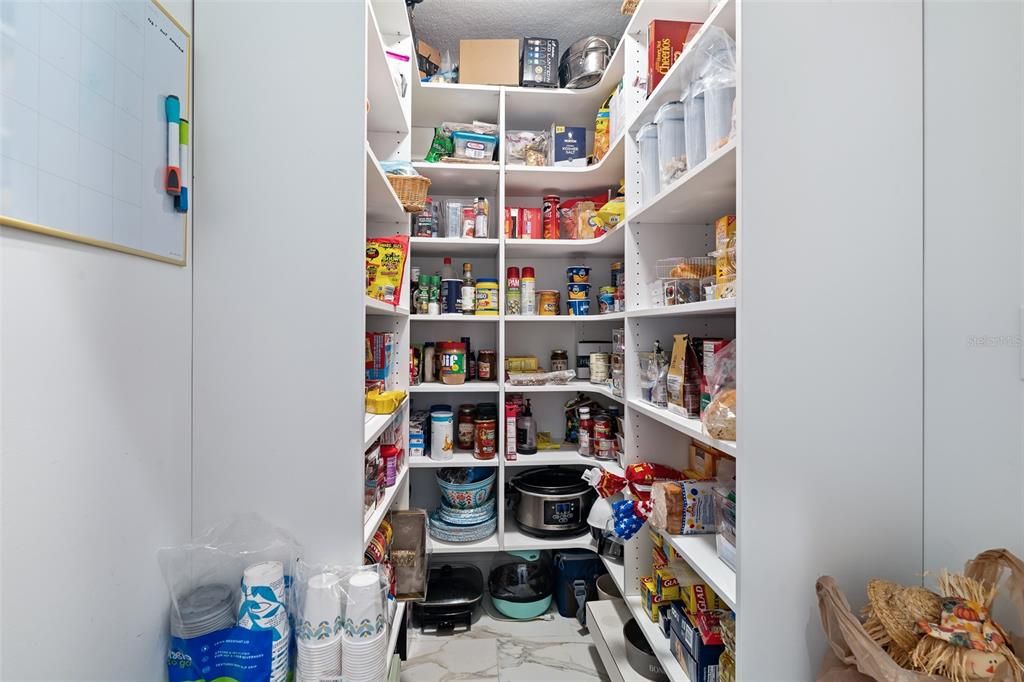 Под контрактом: $1,450,000 (5 спален, 4 ванн, 4225 Квадратных фут)