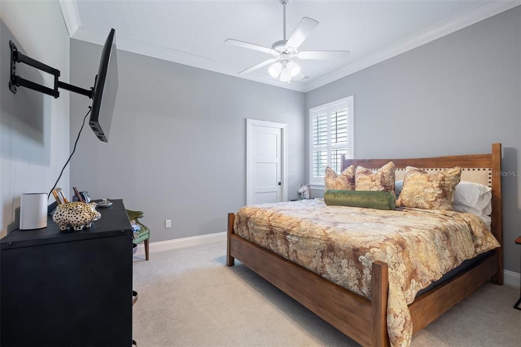 Под контрактом: $1,450,000 (5 спален, 4 ванн, 4225 Квадратных фут)