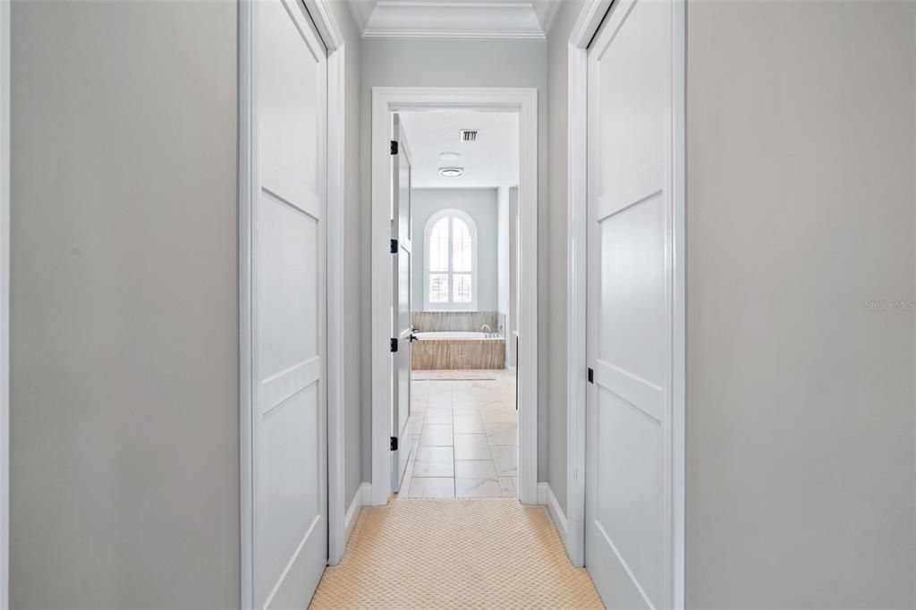 Под контрактом: $1,450,000 (5 спален, 4 ванн, 4225 Квадратных фут)