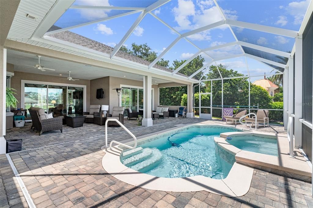 Под контрактом: $1,450,000 (5 спален, 4 ванн, 4225 Квадратных фут)