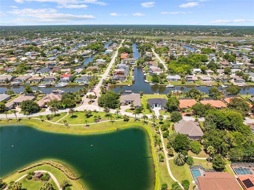 Под контрактом: $1,450,000 (5 спален, 4 ванн, 4225 Квадратных фут)