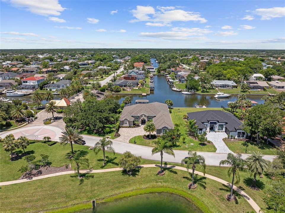 Под контрактом: $1,450,000 (5 спален, 4 ванн, 4225 Квадратных фут)