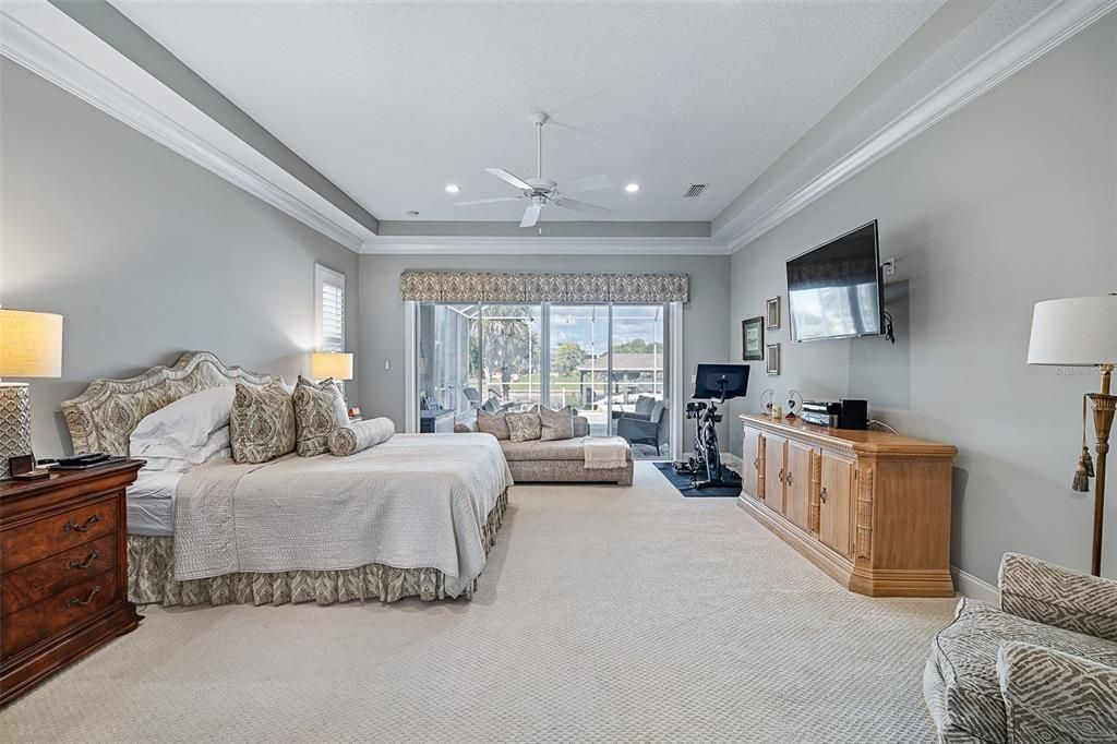 Под контрактом: $1,450,000 (5 спален, 4 ванн, 4225 Квадратных фут)