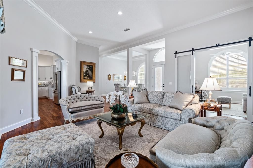 Под контрактом: $1,450,000 (5 спален, 4 ванн, 4225 Квадратных фут)