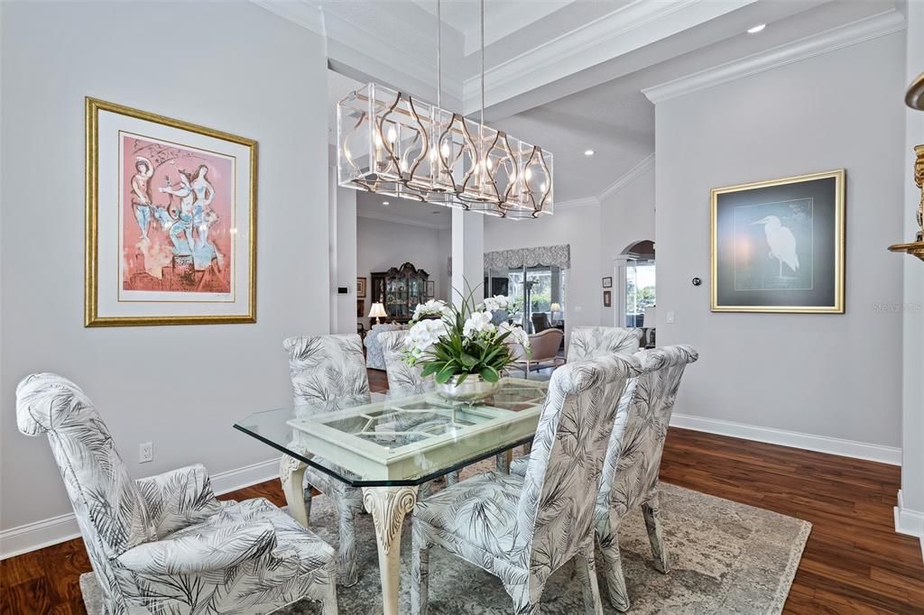 Под контрактом: $1,450,000 (5 спален, 4 ванн, 4225 Квадратных фут)