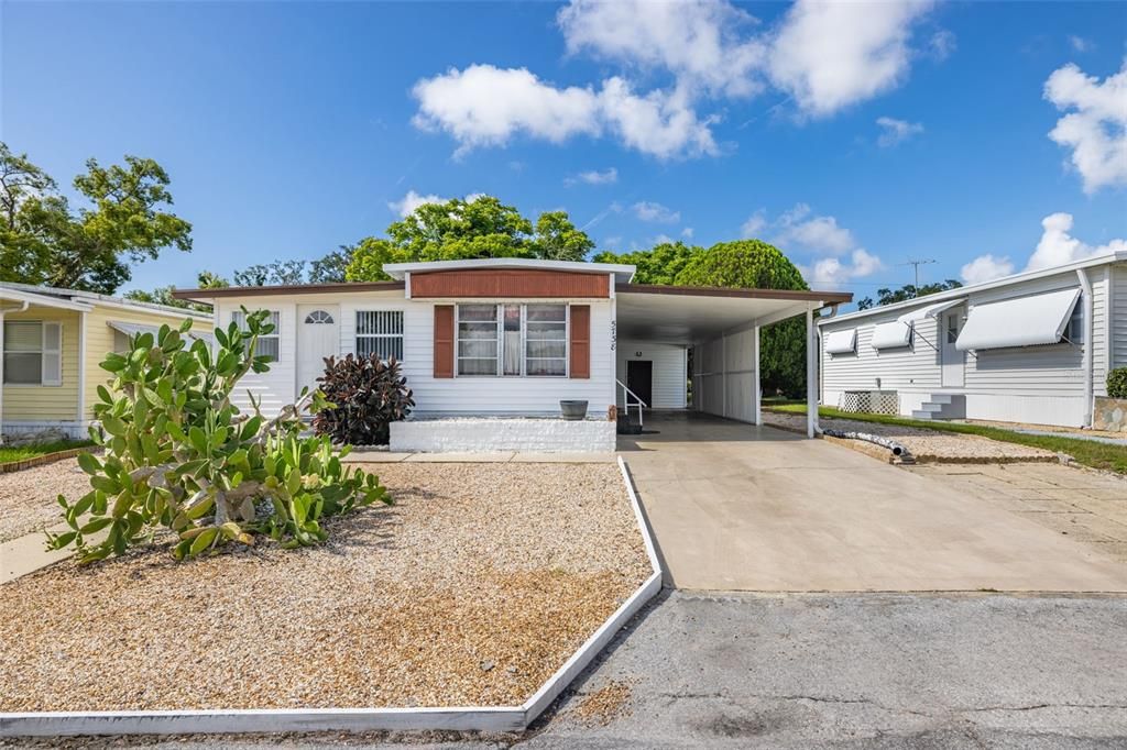 合同活跃: $115,000 (2 贝兹, 1 浴室, 870 平方英尺)