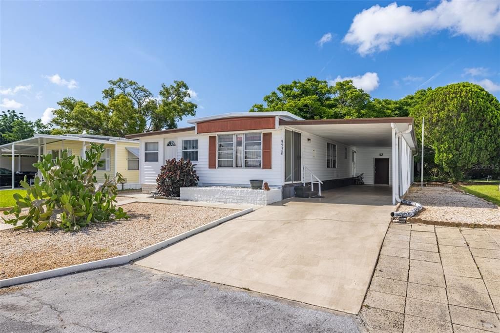 合同活跃: $115,000 (2 贝兹, 1 浴室, 870 平方英尺)