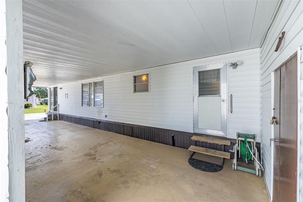 合同活跃: $115,000 (2 贝兹, 1 浴室, 870 平方英尺)