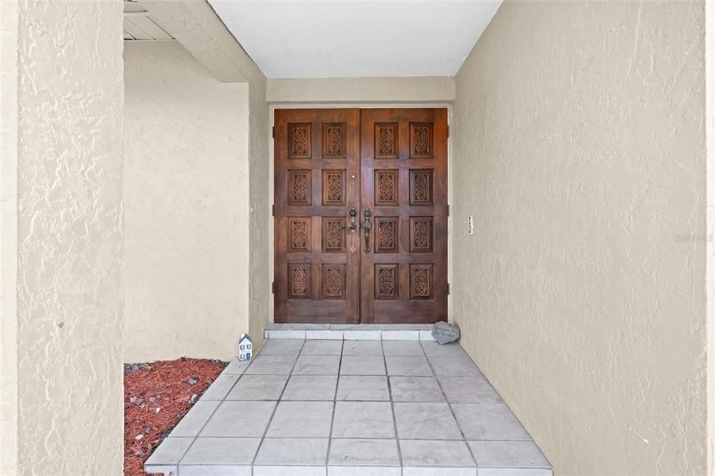 For Sale: $354,900 (3 beds, 3 baths, 1948 Square Feet)