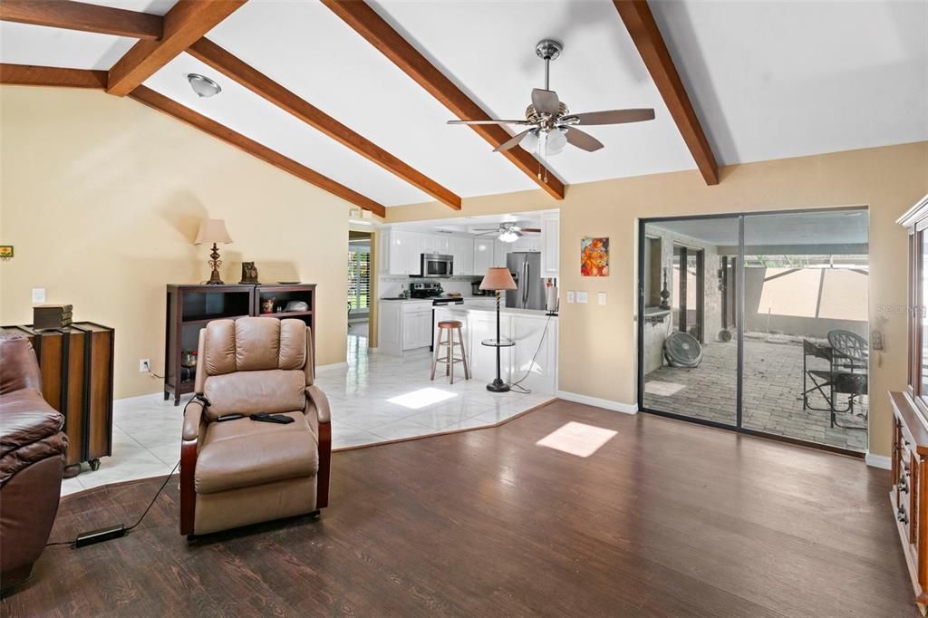 For Sale: $354,900 (3 beds, 3 baths, 1948 Square Feet)