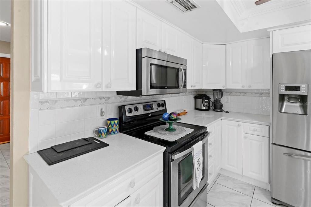 For Sale: $354,900 (3 beds, 3 baths, 1948 Square Feet)