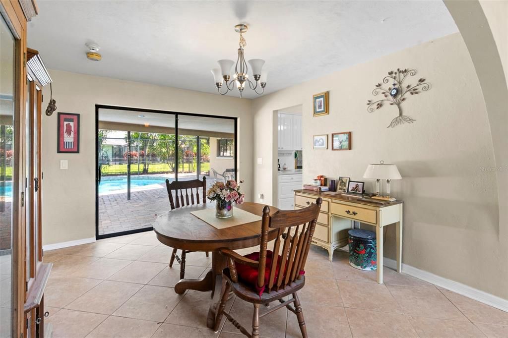 For Sale: $354,900 (3 beds, 3 baths, 1948 Square Feet)