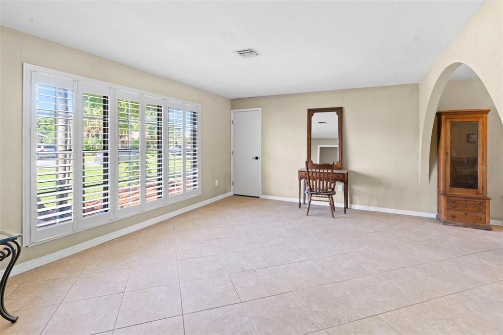 For Sale: $354,900 (3 beds, 3 baths, 1948 Square Feet)