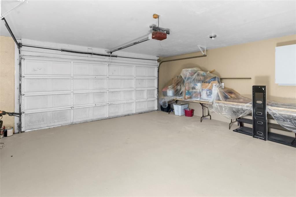 For Sale: $354,900 (3 beds, 3 baths, 1948 Square Feet)