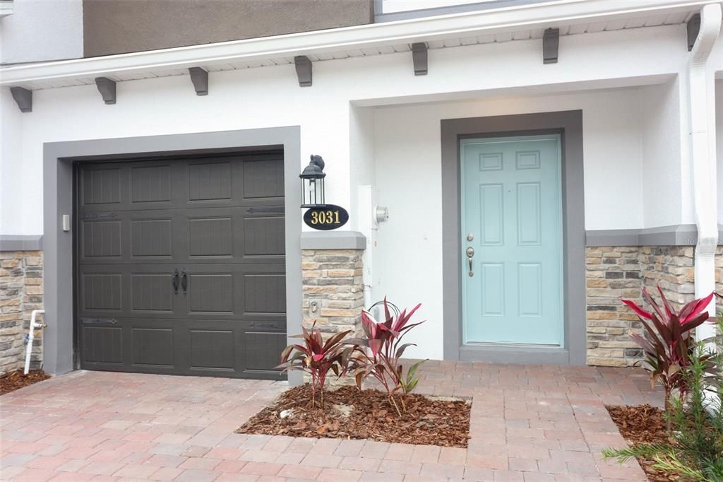 Active With Contract: $2,500 (3 beds, 2 baths, 1379 Square Feet)